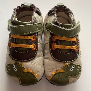 5/$25 Robeez First Kicks Dinosaurs Size 6-9 months